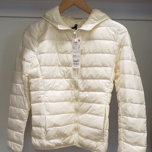 Women's down packable puffer jacket with hood